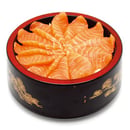 Menu chirashi saumon dans un grand bol de riz vinaigré